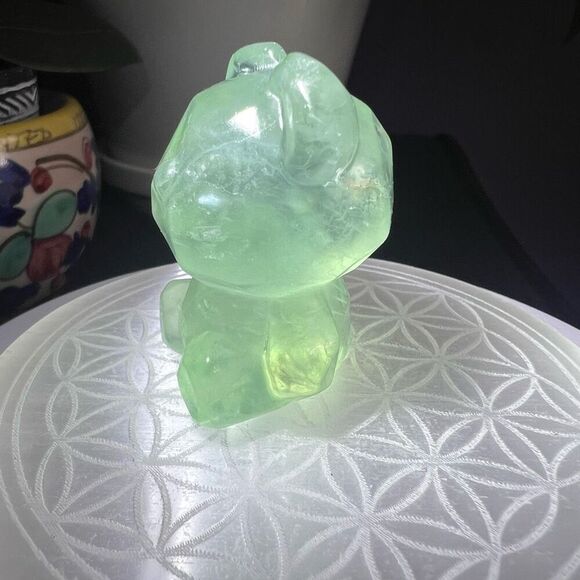 Green Fluorite Crystal Teddy Bear Carving‎ UV Reactive - Picture 4 of 12